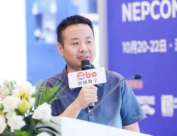 להיות המוח החזק ביותר של רובוטי שירות אינטליגנטי